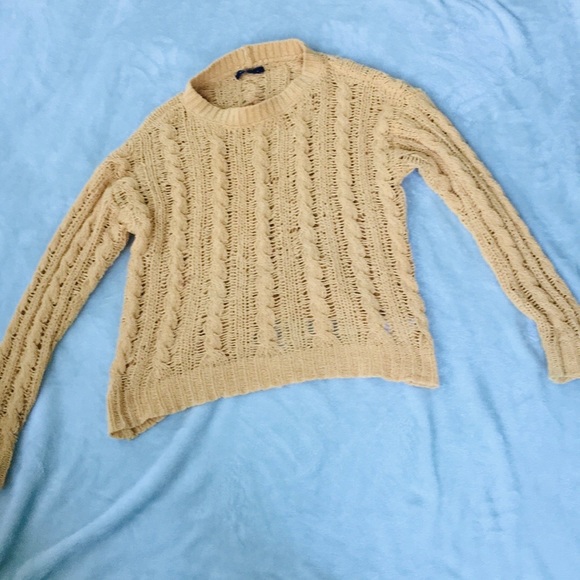 Yellow sweater - Picture 2 of 2